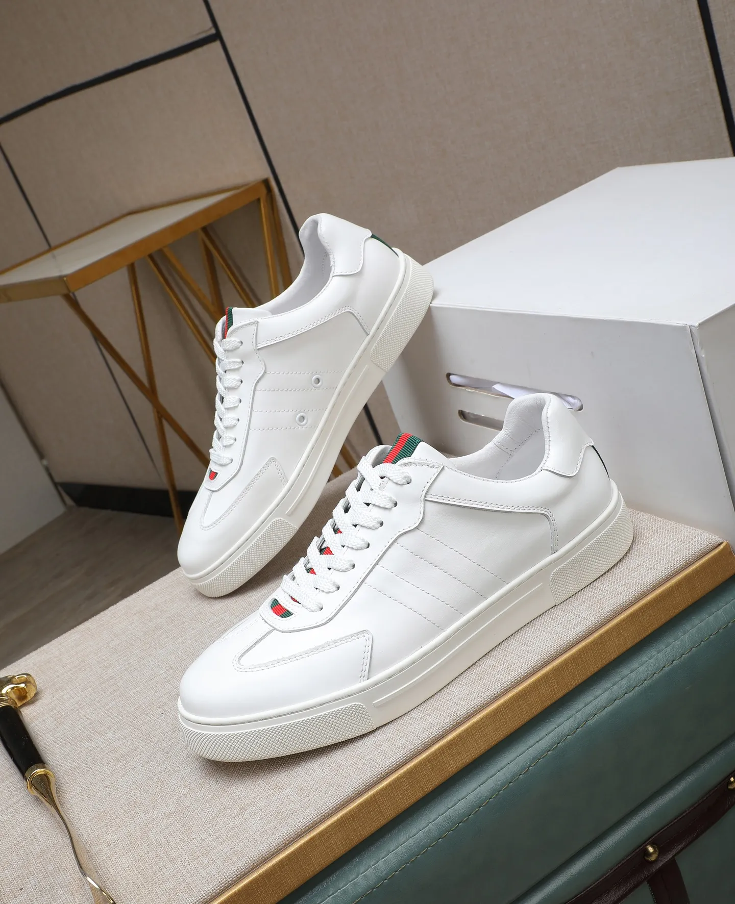 Men's shoes 💰420 GUCCI🔍🔍The latest model is available at the counter simultaneously. Original calfskin imported from Italy, genuine leather lining, (high-end, extravagant and classy) with exquisite workmanship. Sole: Original sole provided by the original factory. ⚠Exclusive double-layer movable molded sole is super comfortable⚠. Photographed in real life. 🎬The real thing is better. 🔍🔍"High quality·Follow the order" code number 38-44